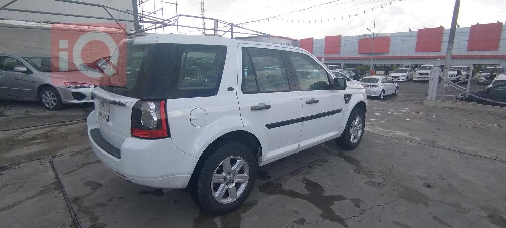 لاند ڕۆڤەر LR2